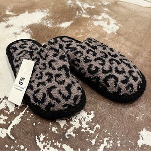 Comfy Luxe NWT Fuzzy Leopard Slip On Slippers Size 8